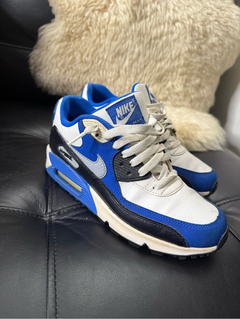 EUC Nike Air Max 90 W7/Y5.5 Blue Black White